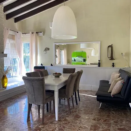Bed & Breakfast Casa Mina Available *