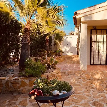 Bed & Breakfast Casa Mina Available